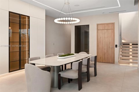 House in Miami, Florida 6 bedrooms, 747.86 sq.m. № 2053013 - photo 18