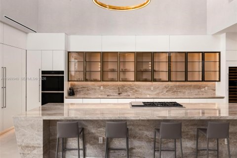 House in Miami, Florida 6 bedrooms, 747.86 sq.m. № 2053013 - photo 15