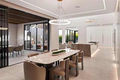 House in Miami, Florida 6 bedrooms, 747.86 sq.m. № 2053013 - photo 17