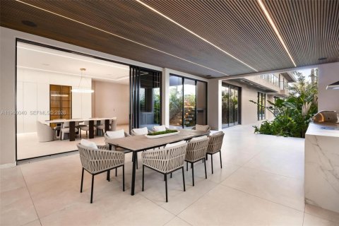 House in Miami, Florida 6 bedrooms, 747.86 sq.m. № 2053013 - photo 23