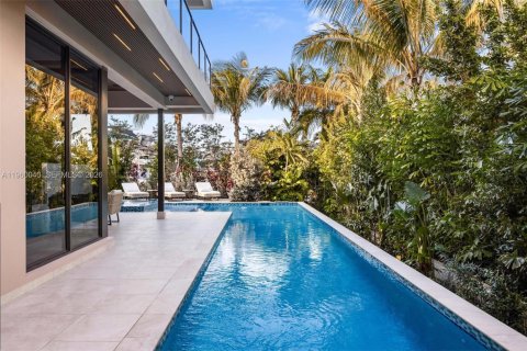 House in Miami, Florida 6 bedrooms, 747.86 sq.m. № 2053013 - photo 30