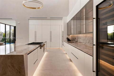 House in Miami, Florida 6 bedrooms, 747.86 sq.m. № 2053013 - photo 16