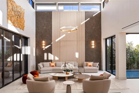House in Miami, Florida 6 bedrooms, 747.86 sq.m. № 2053013 - photo 10