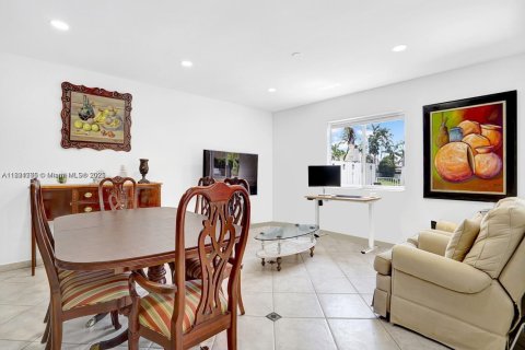 Villa ou maison à vendre à Doral, Floride: 4 chambres, 271.55 m2 № 1936501 - photo 12