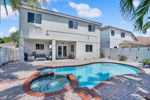 Villa ou maison à vendre à Doral, Floride: 4 chambres, 271.55 m2 № 1936501 - photo 2
