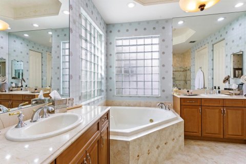 House in West Palm Beach, Florida 3 bedrooms, 230.96 sq.m. № 2158319 - photo 23