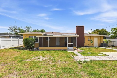 House in Saint Petersburg, Florida 3 bedrooms, 118.26 sq.m. № 2258845 - photo 21