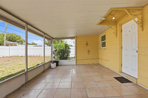 House in Saint Petersburg, Florida 3 bedrooms, 118.26 sq.m. № 2258845 - photo 20