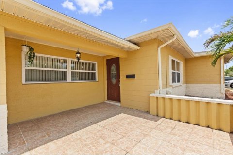 Casa en Saint Petersburg, Florida 3 dormitorios, 118.26 m2 № 2258845