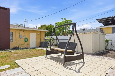 House in Saint Petersburg, Florida 3 bedrooms, 118.26 sq.m. № 2258845 - photo 23