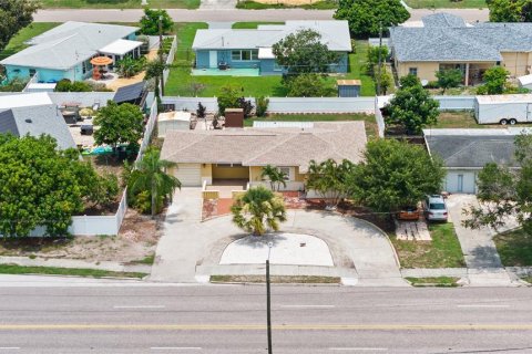 House in Saint Petersburg, Florida 3 bedrooms, 118.26 sq.m. № 2258845 - photo 24