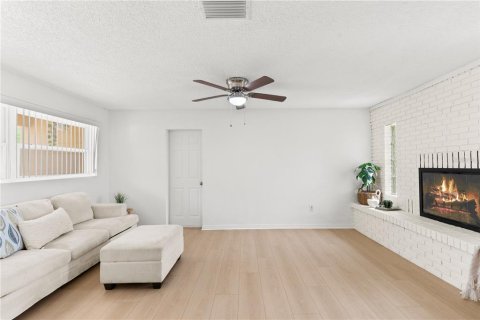 House in Saint Petersburg, Florida 3 bedrooms, 118.26 sq.m. № 2258845 - photo 16