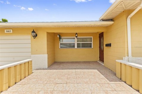 House in Saint Petersburg, Florida 3 bedrooms, 118.26 sq.m. № 2258845 - photo 2