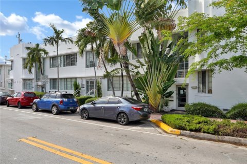 Condominio en alquiler en Miami Beach, Florida, 1 dormitorio, 45.06 m2 № 1930842 - foto 10