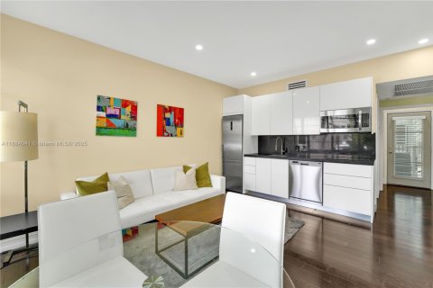 Condominio en alquiler en Miami Beach, Florida, 1 dormitorio, 45.06 m2 № 1930842 - foto 11