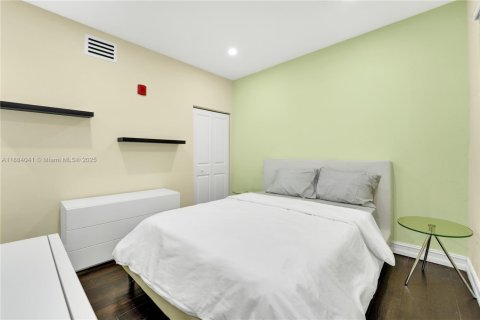 Condominio en alquiler en Miami Beach, Florida, 1 dormitorio, 45.06 m2 № 1930842 - foto 8
