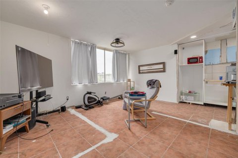 Condo in Saint Petersburg, Florida, 1 bedroom  № 1718176 - photo 9