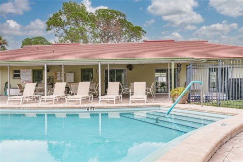 Condo in Saint Petersburg, Florida, 1 bedroom  № 1718176 - photo 19