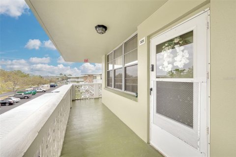Condo in Saint Petersburg, Florida, 1 bedroom  № 1718176 - photo 4