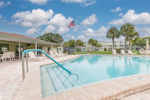 Condo in Saint Petersburg, Florida, 1 bedroom  № 1718176 - photo 17