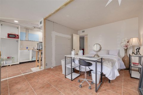 Condo in Saint Petersburg, Florida, 1 bedroom  № 1718176 - photo 11