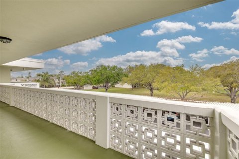 Condo in Saint Petersburg, Florida, 1 bedroom  № 1718176 - photo 3