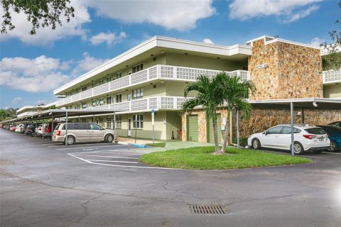 Condo in Saint Petersburg, Florida, 1 bedroom  № 1718176 - photo 1