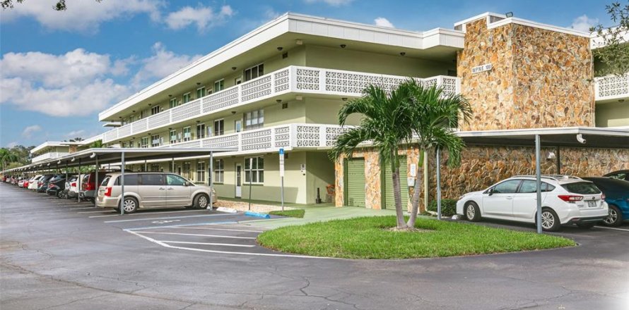 Condo in Saint Petersburg, Florida, 1 bedroom  № 1718176