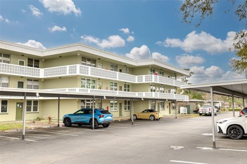 Condo in Saint Petersburg, Florida, 1 bedroom  № 1718176 - photo 2
