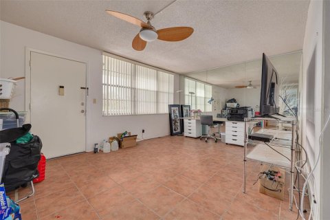 Condo in Saint Petersburg, Florida, 1 bedroom  № 1718176 - photo 6