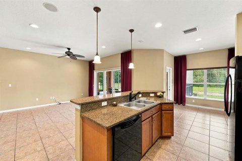 Villa ou maison à vendre à New Port Richey, Floride: 4 chambres, 191.01 m2 № 2401103 - photo 27