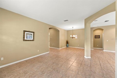 Villa ou maison à vendre à New Port Richey, Floride: 4 chambres, 191.01 m2 № 2401103 - photo 17