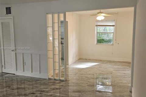 Снять в аренду кондоминиум в Майами, Флорида 2 спальни, 74.32м2, № 2036326 - фото 6