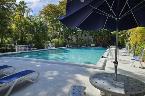 Снять в аренду кондоминиум в Майами, Флорида 2 спальни, 74.32м2, № 2036326 - фото 24