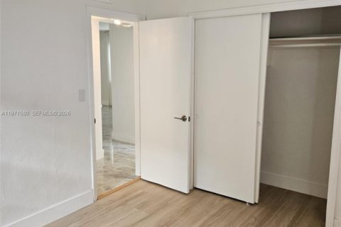 Снять в аренду кондоминиум в Майами, Флорида 2 спальни, 74.32м2, № 2036326 - фото 11