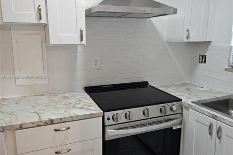 Снять в аренду кондоминиум в Майами, Флорида 2 спальни, 74.32м2, № 2036326 - фото 9