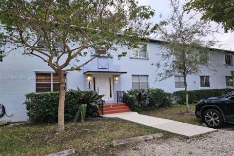 Снять в аренду кондоминиум в Майами, Флорида 2 спальни, 74.32м2, № 2036326 - фото 2