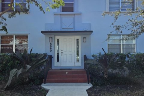 Кондоминиум с 2 спальнями в Майами, Флорида № 2036326