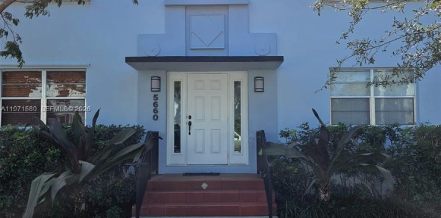 Кондоминиум с 2 спальнями в Майами, Флорида № 2036326