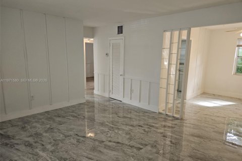 Снять в аренду кондоминиум в Майами, Флорида 2 спальни, 74.32м2, № 2036326 - фото 5