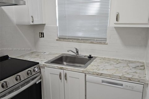 Снять в аренду кондоминиум в Майами, Флорида 2 спальни, 74.32м2, № 2036326 - фото 10