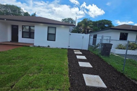 Immobilier commercial à Delray Beach, Floride 1 chambre, 27.87 m2 № 2422173
