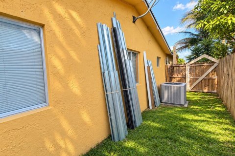 Touwnhouse à vendre à Boca Raton, Floride: 3 chambres, 102.75 m2 № 2439184 - photo 17