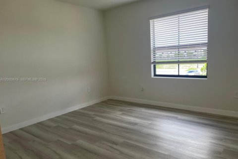 Townhouse in Florida City, Florida 3 bedrooms, 128.21 sq.m. № 2065207