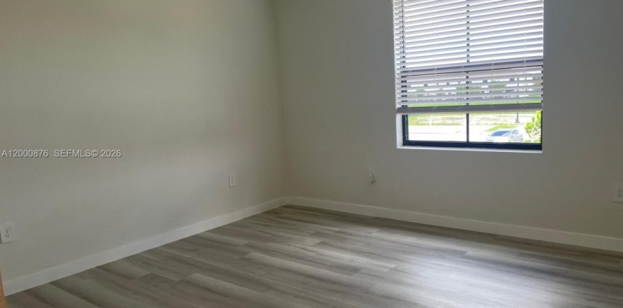 Townhouse in Florida City, Florida 3 bedrooms, 128.21 sq.m. № 2065207