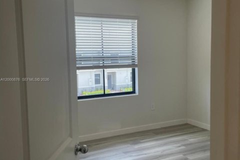 Townhouse in Florida City, Florida 3 bedrooms, 128.21 sq.m. № 2065207 - photo 10