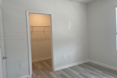 Townhouse in Florida City, Florida 3 bedrooms, 128.21 sq.m. № 2065207 - photo 6