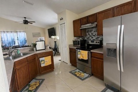 House in Orlando, Florida 3 bedrooms, 155.43 sq.m. № 2166263 - photo 4