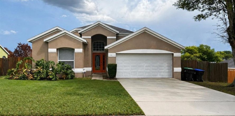 House in Orlando, Florida 3 bedrooms, 155.43 sq.m. № 2166263