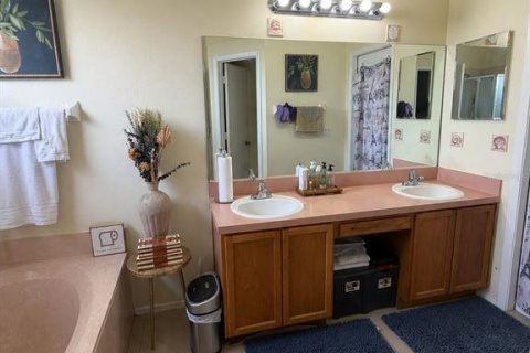 House in Orlando, Florida 3 bedrooms, 155.43 sq.m. № 2166263 - photo 7